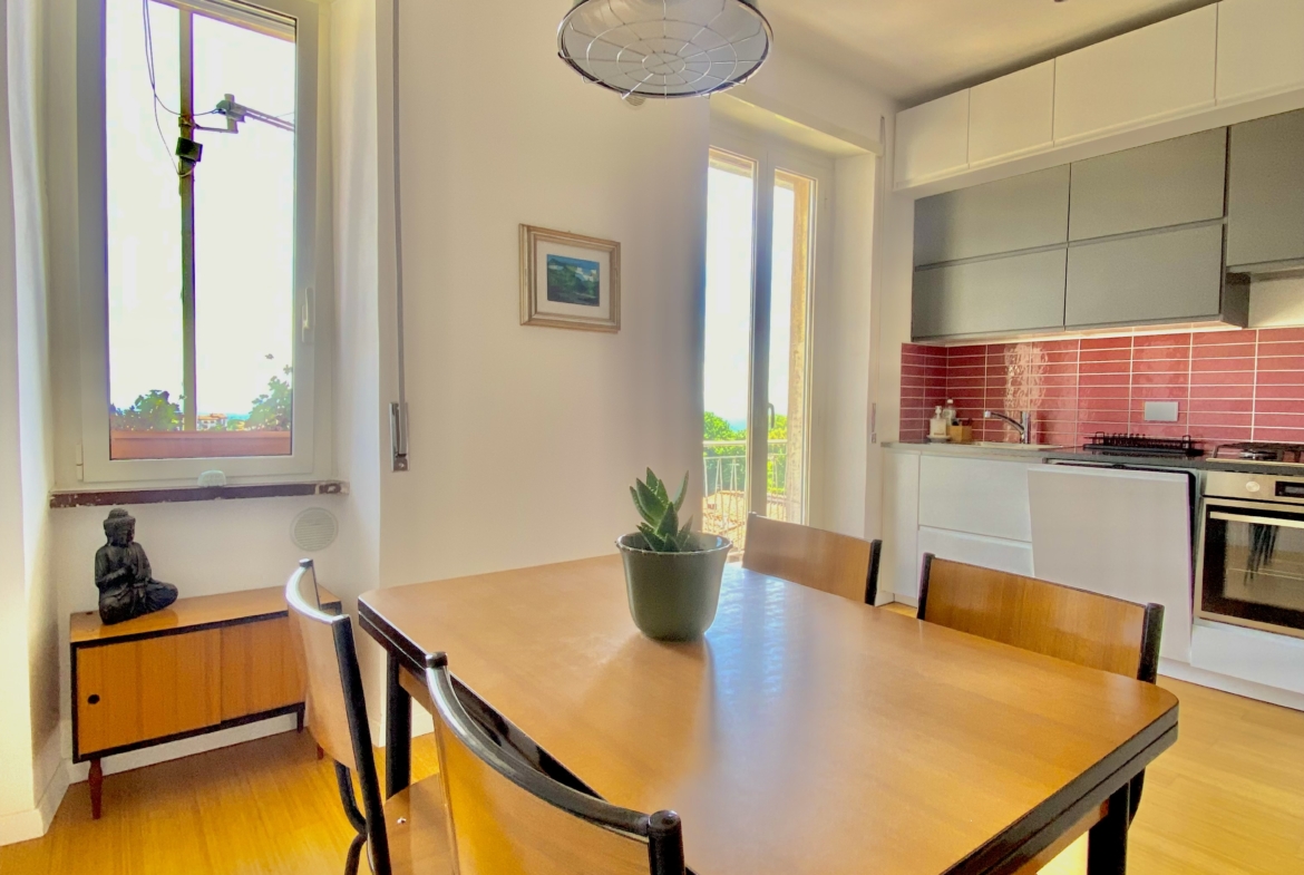 Appartamento rifinito con balcone