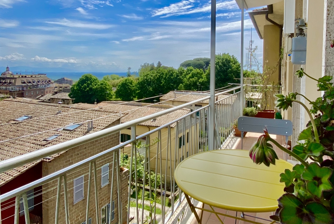 Appartamento rifinito con balcone